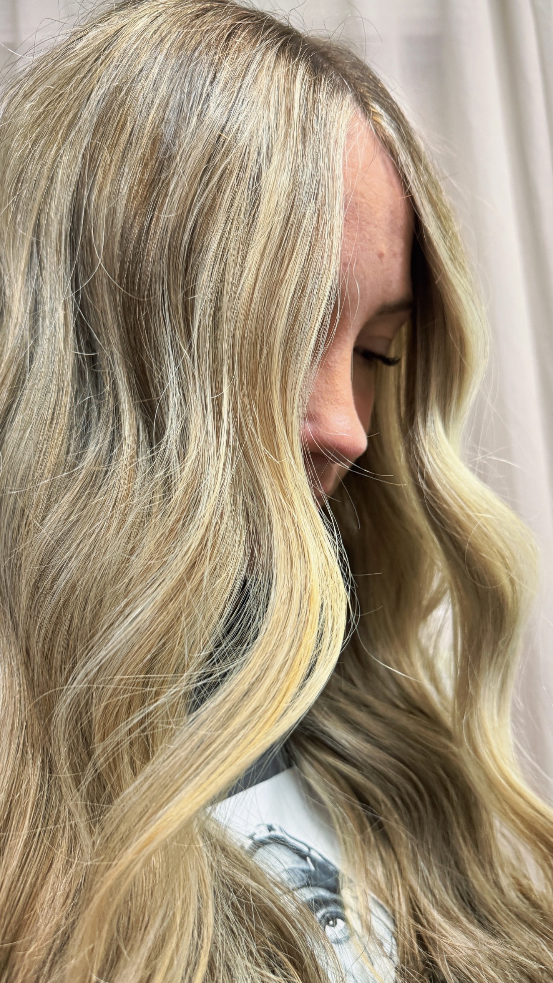 A close look at the ribboning through a blonde.